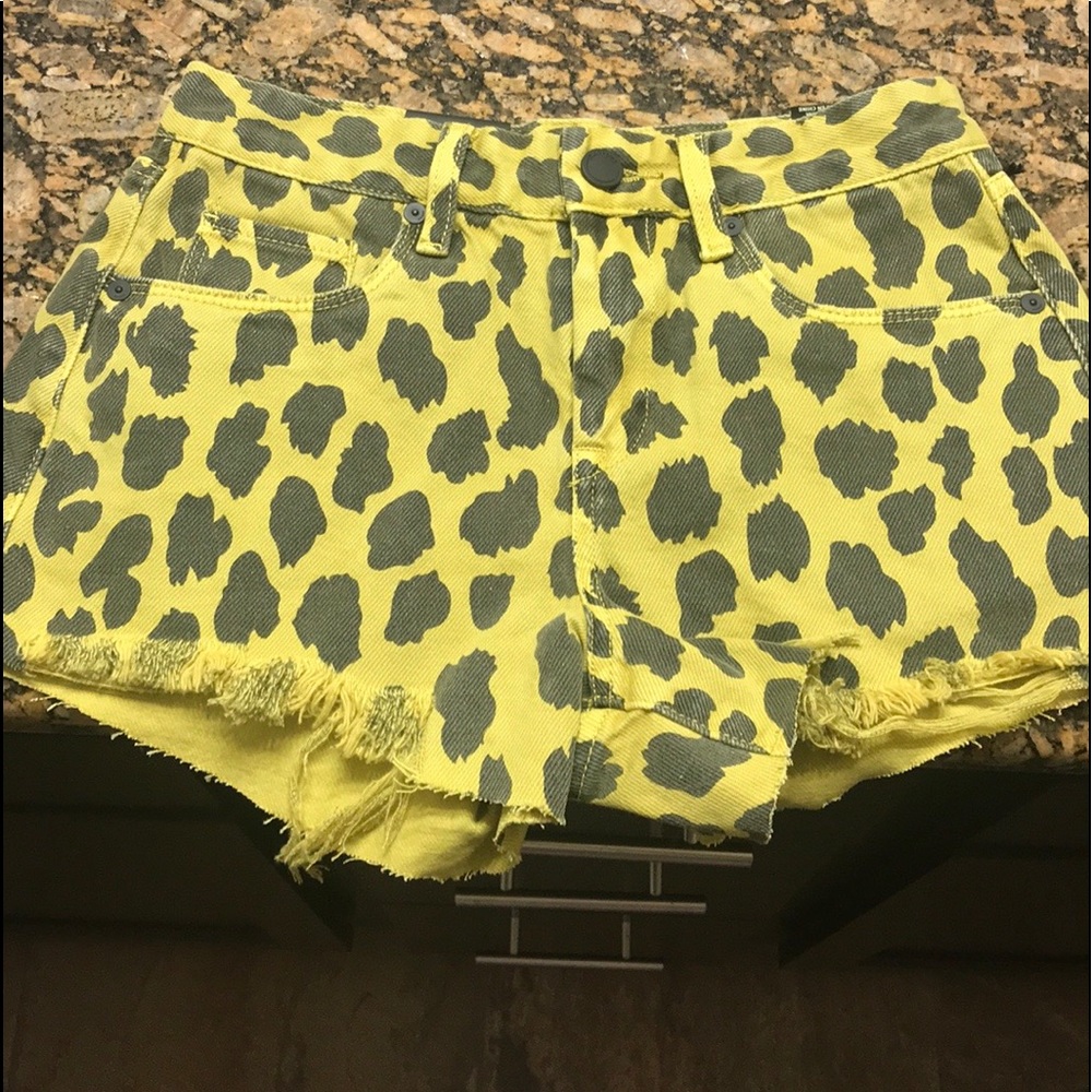Leopard short